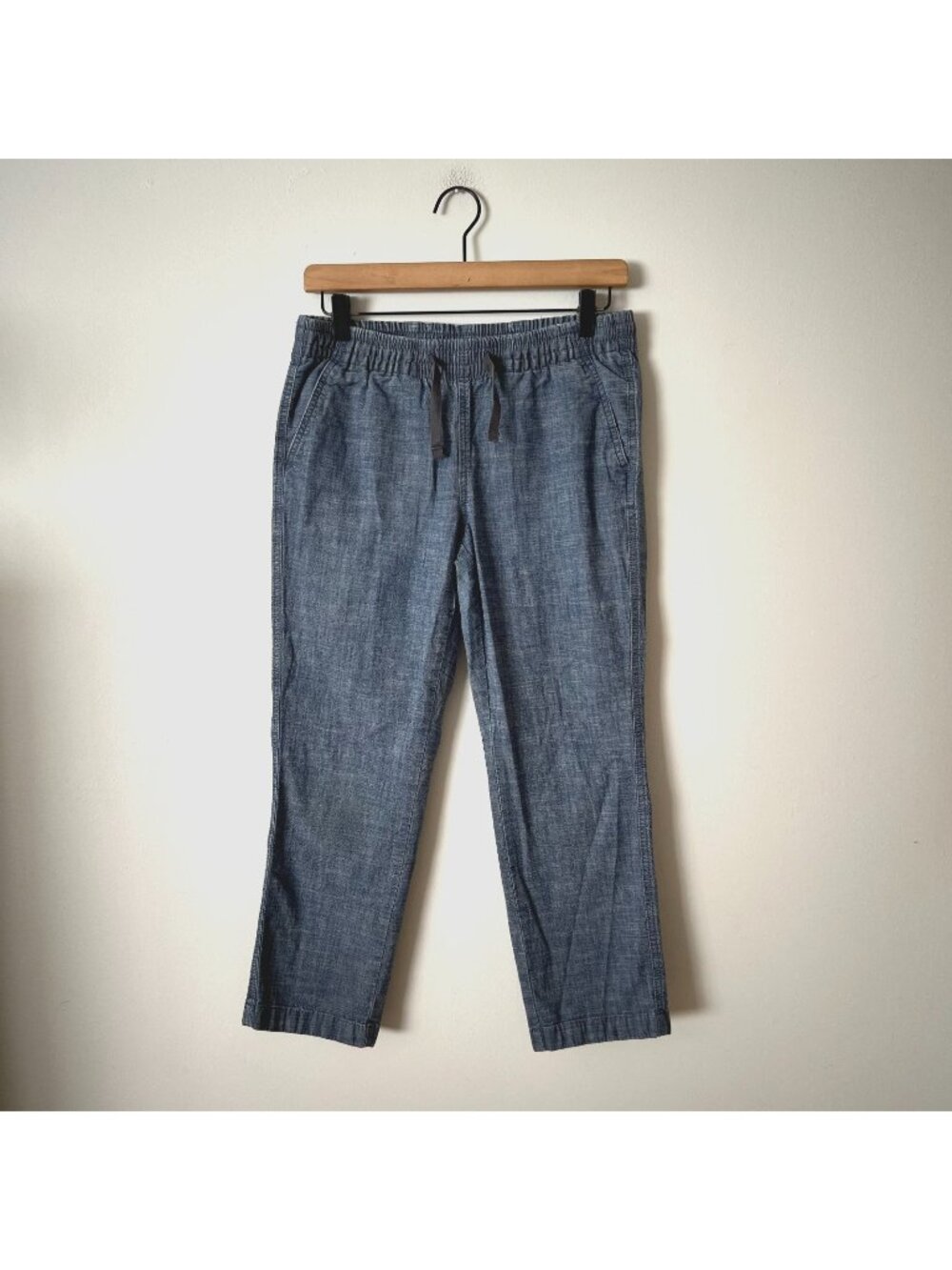 L.L. Bean Lakewashed Mid-Rise Pull On Chambray Blue Ankle Chino Pants Size 4